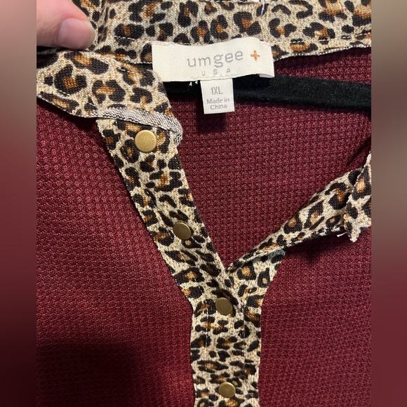 umgee 1XL crimson top with leopard print detail. - Picture 3 of 4